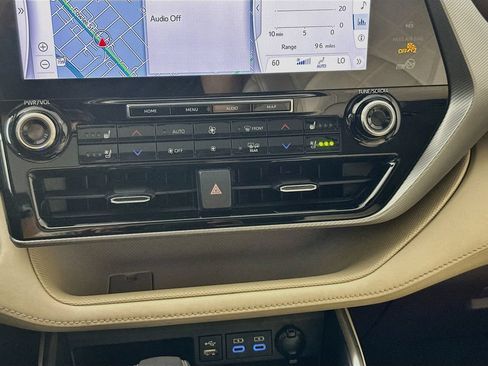 Used 2022 Toyota Highlander Platinum FWD image 19