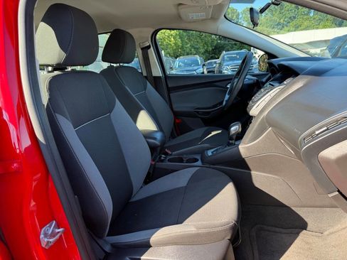 Used 2014 Ford Focus SE FWD image 12