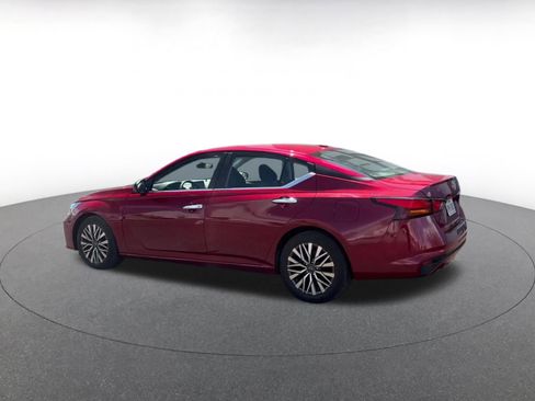 Used 2025 Nissan Altima 2.5 SV image 10