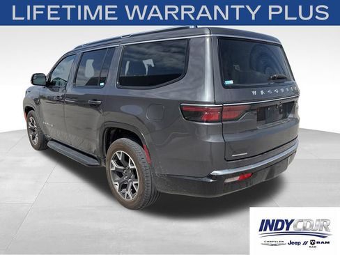 Used 2023 Jeep Wagoneer Series III w/ Preferred Equipment Group AWD/4WD image 6