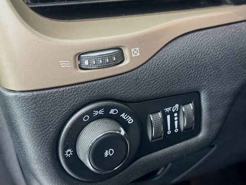 Used 2016 Jeep Cherokee Latitude w/ Safety/Convenience Group image 12