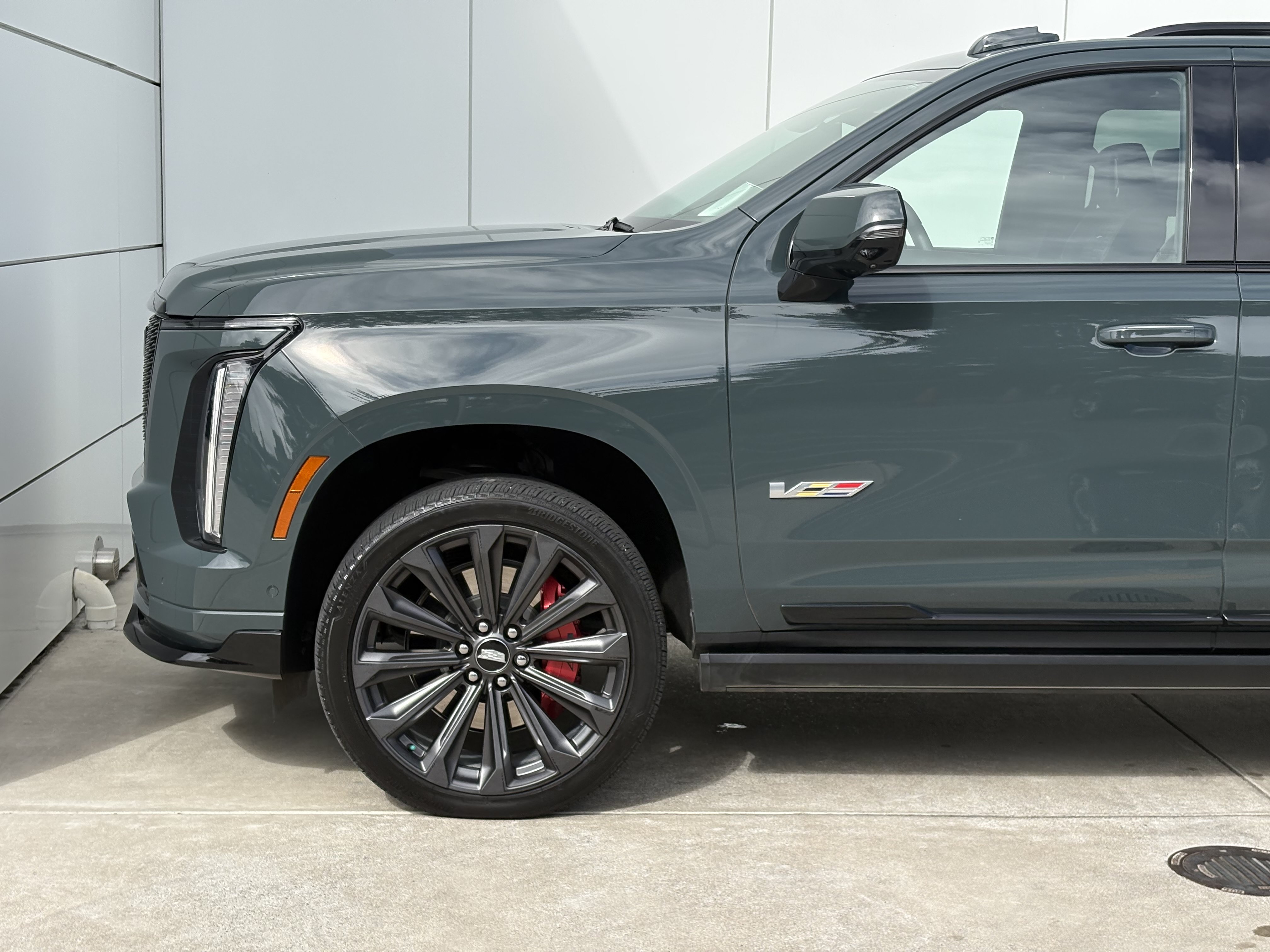 Certified 2025 Cadillac Escalade ESV V AWD/4WD image 5