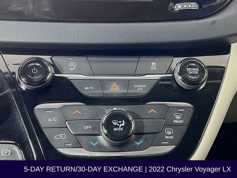 Used 2022 Chrysler Voyager LX image 21