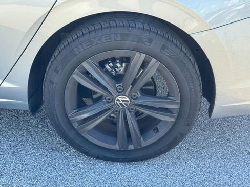 Used 2024 Volkswagen Jetta SE image 6