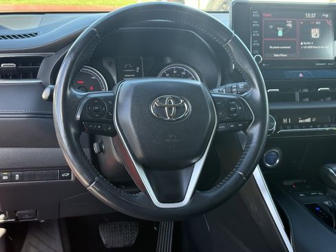 Used 2022 Toyota Venza LE image 25