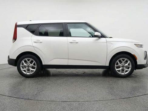 Used 2025 Kia Soul LX w/ LX Technology Package image 11