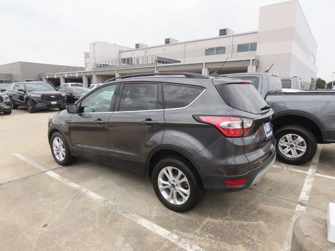 Used 2018 Ford Escape SEL FWD image 9