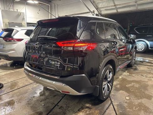 Used 2023 Nissan Rogue Platinum w/ Platinum Premium Package image 2