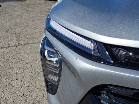 Used 2024 Chevrolet Trax ACTIV w/ Sunroof Package image 35