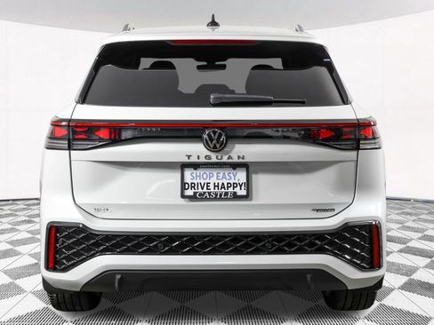 Used 2025 Volkswagen Tiguan SEL R-Line AWD/4WD image 19