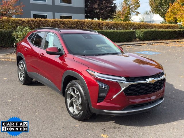 Used 2025 Chevrolet Trax LT w/ LT Convenience Package FWD image 1