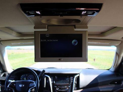 Used 2018 Cadillac Escalade Premium Luxury image 30