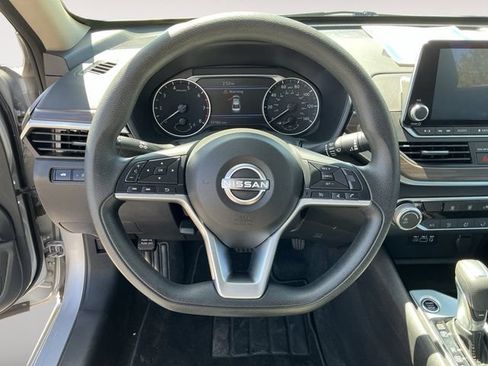 Used 2024 Nissan Altima 2.5 SV FWD image 9