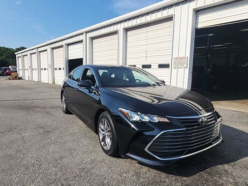 Used 2019 Toyota Avalon XLE w/ Moonroof Package FWD image 7