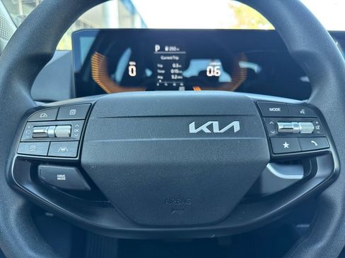 Used 2025 Kia K4 FWD image 23