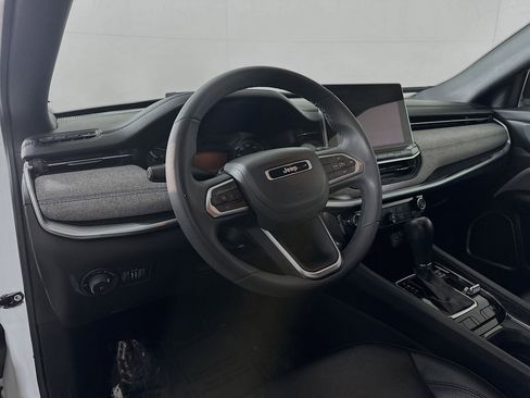 Used 2024 Jeep Compass Latitude image 9