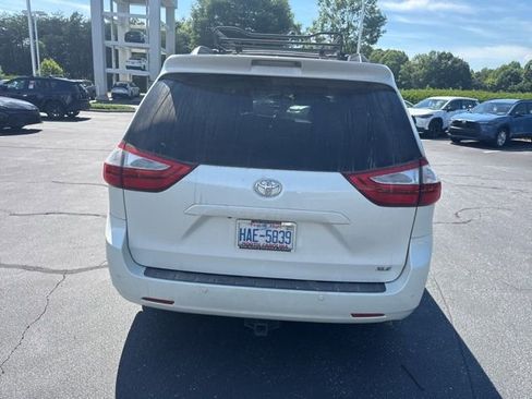 Used 2015 Toyota Sienna XLE Premium FWD image 5