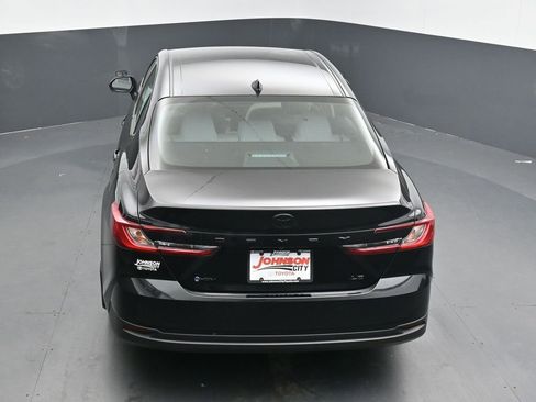 Used 2025 Toyota Camry LE image 15