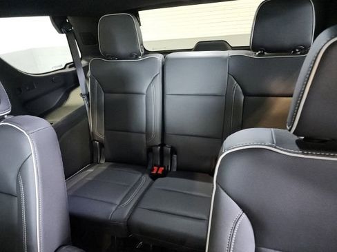 Used 2023 GMC Yukon SLT w/ SLT Premium Package AWD/4WD image 13