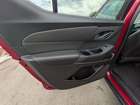 Used 2021 Chevrolet Traverse LT w/ LT Premium Package image 22