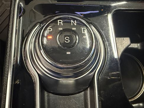 Used 2019 Ford Edge Titanium FWD image 23