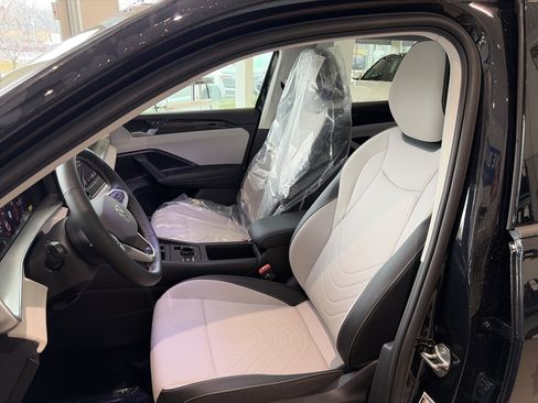 New 2026 Volkswagen Tiguan SE image 13