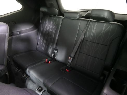 Used 2025 Buick Enclave Avenir image 19