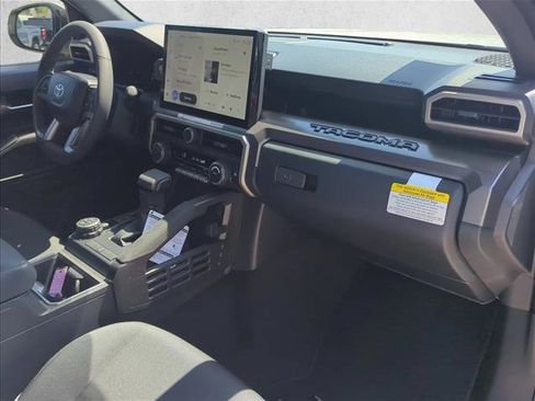 Certified 2025 Toyota Tacoma TRD Off-Road AWD/4WD image 27