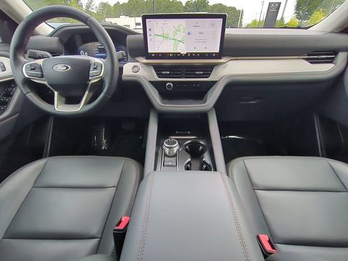 Used 2025 Ford Explorer Active w/ Active Comfort Package RWD image 14