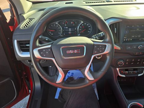 Used 2024 GMC Terrain SLE image 10