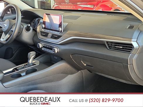Used 2025 Nissan Altima 2.5 SV FWD image 25