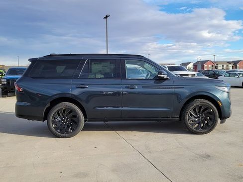 New 2025 Lincoln Navigator Reserve w/ Jet Appearance Package image 2