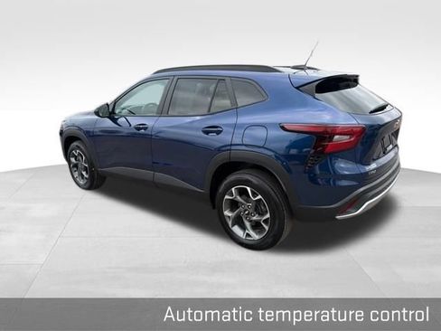 Used 2024 Chevrolet Trax LT w/ Driver Confidence Package image 11