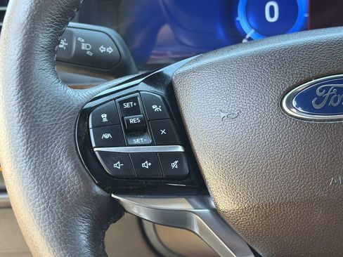 Used 2023 Ford Explorer King Ranch w/ Class IV Trailer Tow Package AWD/4WD image 9