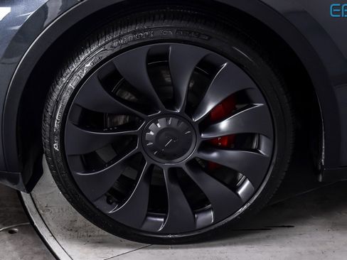 Used 2024 Tesla Model Y Performance image 10