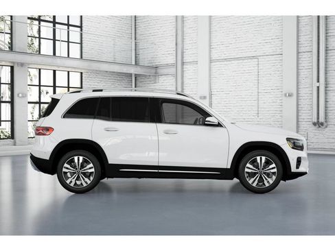 New 2025 Mercedes-Benz GLB 250 4MATIC image 2
