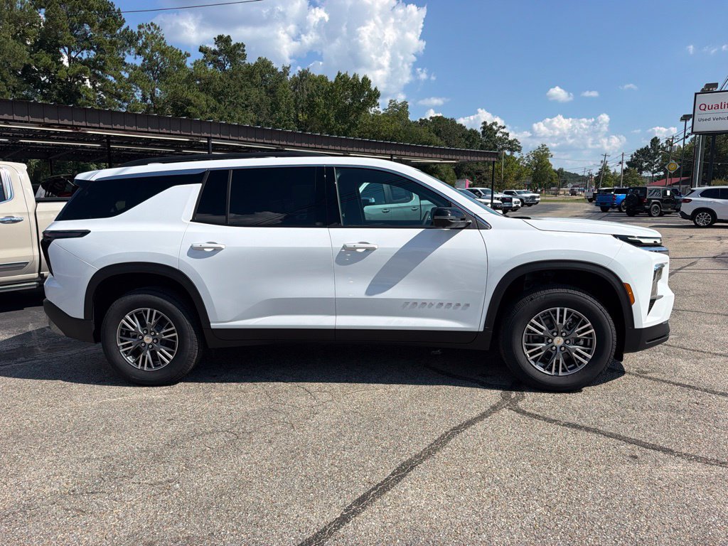 New 2027 Chevrolet Traverse LT w/ Driver Confidence Package FWD image 4
