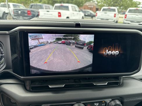 Certified 2025 Jeep Wrangler Unlimited Sahara w/ Safety Group AWD/4WD image 23