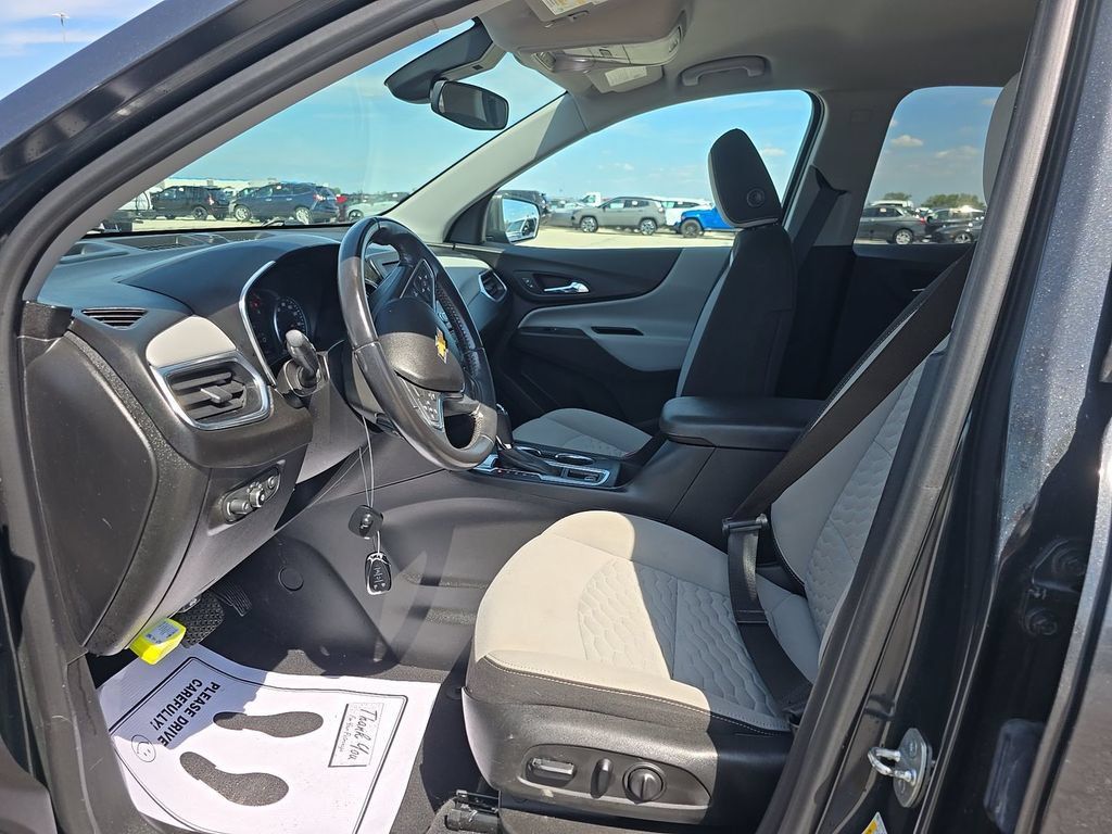 Used 2020 Chevrolet Equinox LT w/ Driver Convenience Package AWD/4WD image 3