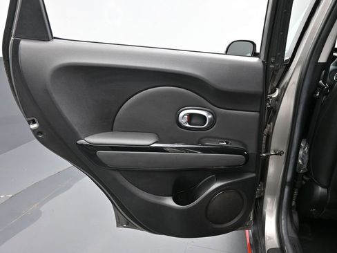 Used 2019 Kia Soul ! FWD image 33