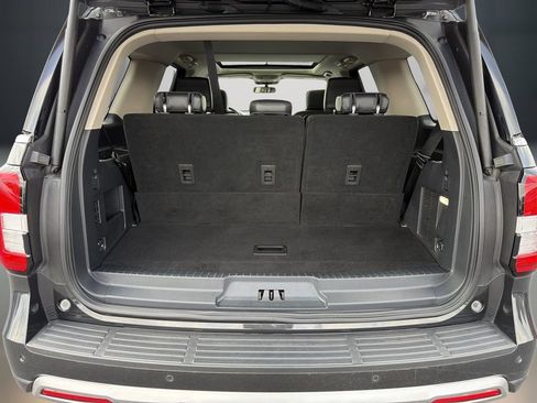 Used 2023 Ford Expedition XLT RWD image 12