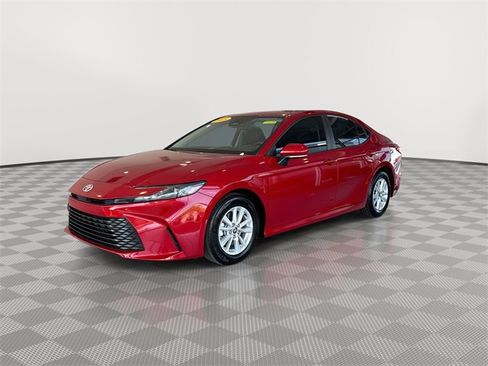 Used 2025 Toyota Camry LE w/ Convenience Package image 6