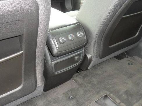 Used 2009 Chevrolet Traverse LT FWD image 18