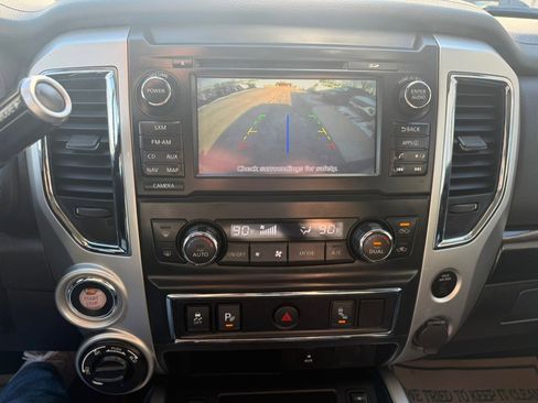 Used 2018 Nissan Titan SV w/ SV Convenience Package image 20