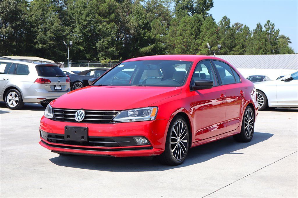 Used 2016 Volkswagen Jetta Sport FWD image 3