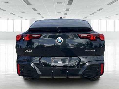 Certified 2025 BMW X2 xDrive28i image 5