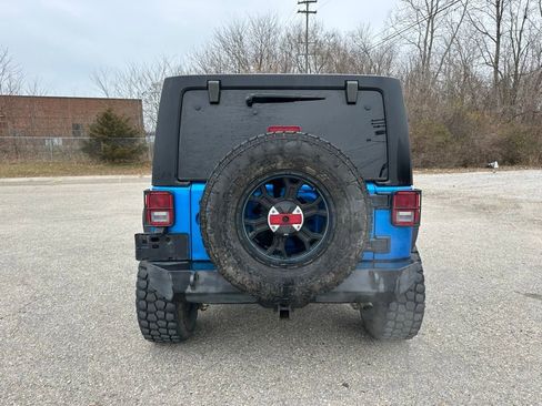 Used 2015 Jeep Wrangler Unlimited Sport w/ Power Convenience Group image 4