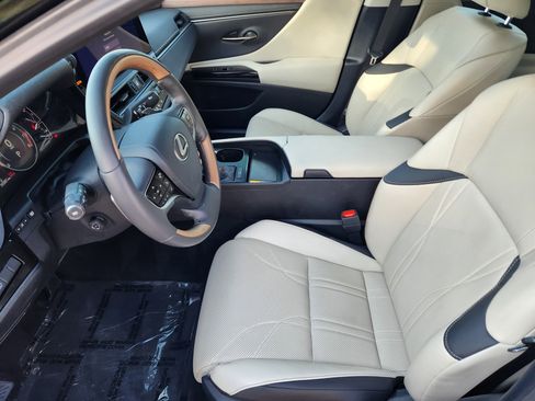 Used 2024 Lexus ES 350 w/ Luxury Package image 14