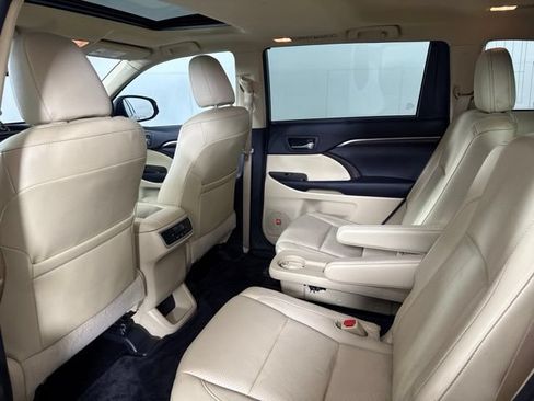 Used 2016 Toyota Highlander Limited w/ Protection Package #3 AWD/4WD image 12