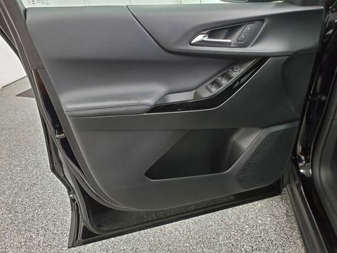 Used 2025 Chevrolet Equinox LT w/ Safety and Technology Package image 13